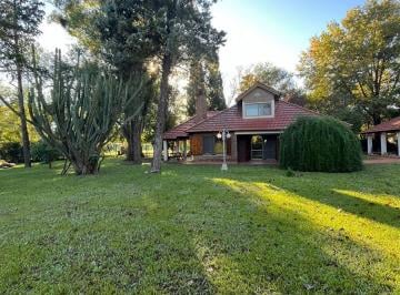 Casa · 200m² · 3 Ambientes · 2 Cocheras · Venta Casa 2 Dorm. con Jardín y Pileta - Funes