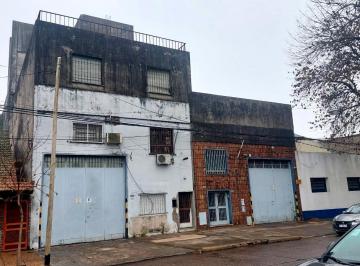 Bodega-Galpón · 896m² · Venta Galpón con Varias Oficinas, Pb y 2 Pisos - Bella Vista, Rosario