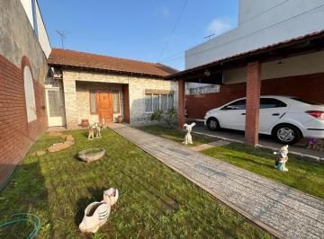 Casa · 100m² · 4 Ambientes · 1 Cochera · Venta Hermosa Casa 4 Amb, Lote 8,66 X 56. Impecable Estado