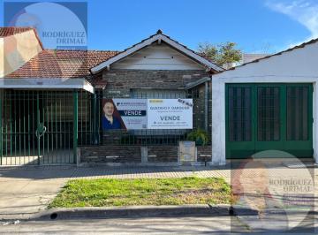 Casa · 186m² · 3 Dormitorios · 3 Cocheras · Casa Tipo Chalet con 2 Dormitorio Cochera y Jardin Apta Credito!
