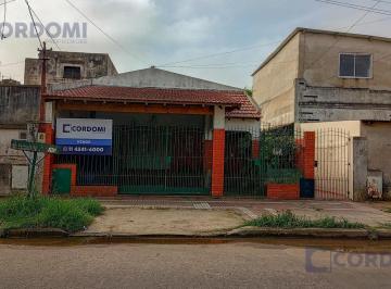PH · 120m² · 3 Ambientes · 1 Cochera · Venta PH en Remedios de Escalada 3 Ambientes Al Frente con Entrada de Auto.