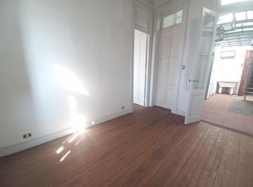 Departamento · 77m² · 3 Ambientes · 3 Ambientes en Edificio Antiguo. Apto Vivienda o Profesional. Muy Buen Estado!