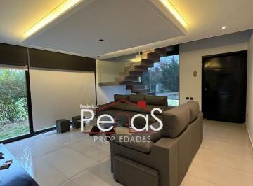 Casa · 182m² · 4 Ambientes · 2 Cocheras · Moderna Vivienda
