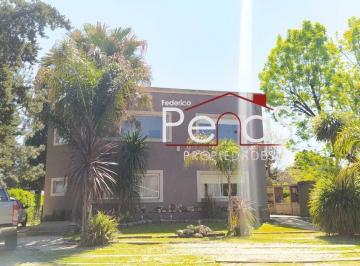 Casa · 300m² · 4 Ambientes · 3 Cocheras · Casa Muy Luminosa