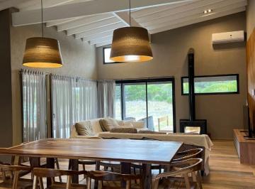 Casa · 185m² · 5 Ambientes · 3 Cocheras · Casa a Estrenar