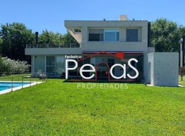 Parque con vista al golf · Casa en Venta con Vista Al Golf