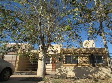 Casa · 70m² · 5 Ambientes · 1 Cochera · Venta Casa Av Alicia Moreau 500
