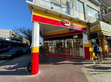 Local comercial de 3 ambientes, Villa Devoto · Dos Locales en Venta en Block en Villa Devoto.