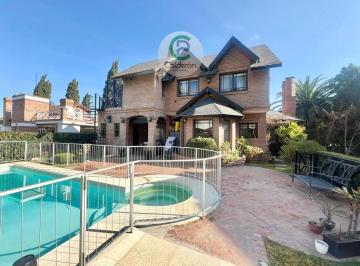 Casa · 170m² · 4 Ambientes · Casa en Venta Country Club Banco provincia (Fondo Arroyo)