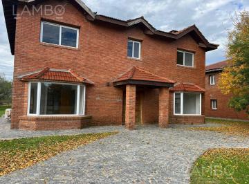 Casa · 240m² · 6 Ambientes · Venta Casa Pilar Los Alcanfores