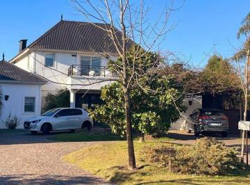 Casa · 340m² · 7 Ambientes · 1 Cochera · Casa en Venta en Los Castores, Nordelta, Tigre