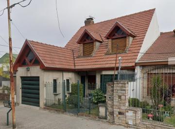 Casa · 142m² · 5 Ambientes · 1 Cochera · En Venta en Palomar Chalet de 5 Ambientes 3 Baños Centrico Tomo Menor Valor F: 4240