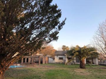 Quinta vacacional · 200m² · 4 Ambientes · 4 Cocheras · Increible Quinta Sobre Ruta 9, Funes - Casa a Reciclar