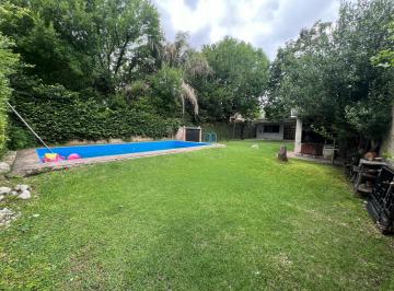 Casa · 237m² · 7 Ambientes · 1 Cochera · Venta de Casa en Excelente Zona de Fisherton - 3/4 Dorm.