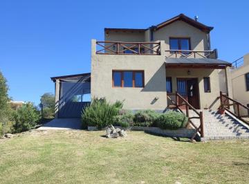 Casa de 4 ambientes, Tanti · Casa en Venta - Tanti