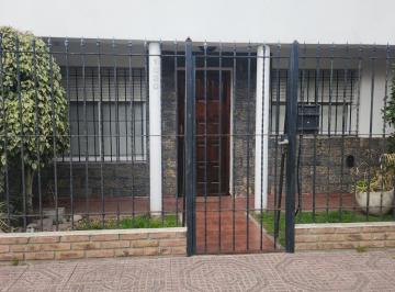 PH · 173m² · 3 Dormitorios · 2 Cocheras · PH Al Frente con Pileta y Quincho