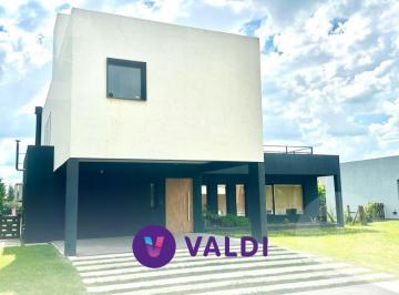 Casa · 227m² · 4 Ambientes · 2 Cocheras · Casa en Venta y Alquiler - Barrio Los Talas, Canning