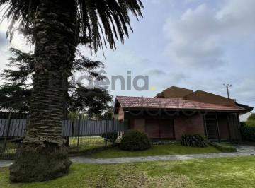 Casa · 260m² · 5 Ambientes · 3 Cocheras · Zona Caisamar | Alquiler