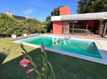 PISCINA CLIMATIZADA · Casa en Venta Barrio con Seguridad