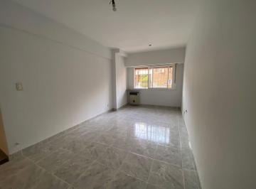 Departamento · 56m² · 3 Ambientes · Venta - 3 Ambientes - Luminoso - C/patio - Flores