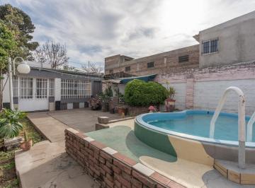 Casa · 136m² · 5 Ambientes · 2 Cocheras · Venta/permuta - Casa - 2 Dorm. - Pileta - Empalme Graneros, Rosario