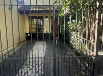 Casa · 70m² · 3 Ambientes · 1 Cochera · Duplex a La Venta en Castelar Sur.