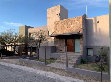 Casa de 5 ambientes, La Calera · Importante Casa 3 Dorm con Pileta - Excelente Vista en Altura