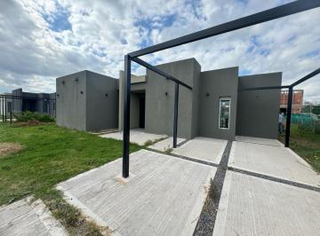 Casa · 630m² · 4 Ambientes · 2 Cocheras · Casa - La Magdalena a Estrenar 3 Dorm. y Escritorio