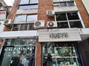 Local comercial · 68m² · 1 Ambiente · Importante Local Comercial - a La Calle - Congreso
