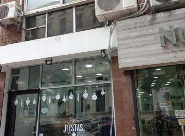 Local comercial · 68m² · 1 Ambiente · Importante Local Comercial - a La Calle - Congreso