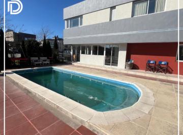 Casa · 220m² · 4 Ambientes · 2 Cocheras · Casa - Mar del Plata