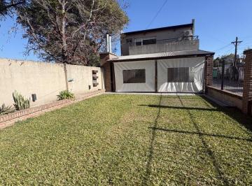 Casa · 140m² · 3 Ambientes · Roldán - Zona Centro - Amplia Propiedad - 4 Dorm. - Apta Credito