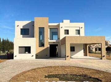 Casa · 220m² · 6 Ambientes · 2 Cocheras · Casa en La Providencia