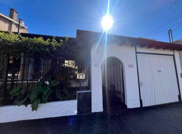 Casa de 5 ambientes, Vicente López · Gran Casa 5 Amb con Jardín, Quincho y Parrilla en Melo y Valle Grande, Florida Este