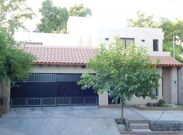 Casa · 179m² · 2 Dormitorios · 2 Cocheras · Mapa Vende Hermosa Casa en Barrio 21 de Julio