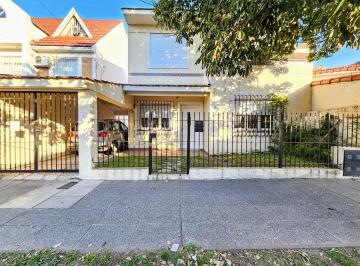 Casa · 176m² · 4 Ambientes · 3 Cocheras · Chalet en Venta en Ramos Mejía