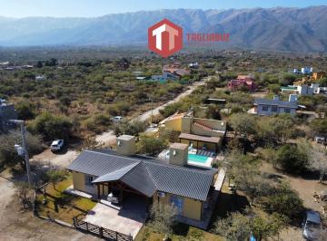 Casa · 240m² · 7 Ambientes · 3 Cocheras · Complejo Turistico en Carpinteria