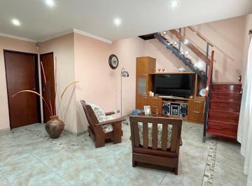 Casa de 5 ambientes, Lanús · Lujan 1300 - Lanus Este - Excelente Chalet 5 Amb con Parque y Pileta! Impecable