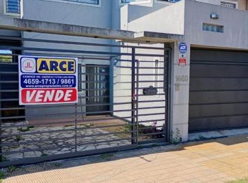 Casa · 240m² · 5 Ambientes · 3 Cocheras · Casa en Venta en Haedo