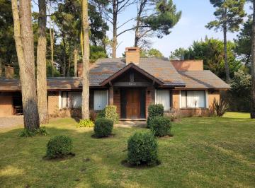 Casa · 164m² · 3 Dormitorios · 1 Cochera · Casa en Venta - Zona Alamos - Calidad Edilicia - Cercana Al Golf