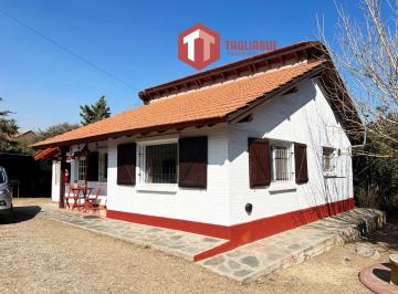 Casa · 90m² · 4 Ambientes · 2 Cocheras · Casa en Area Céntrica en Merlo