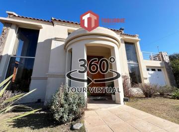 Casa · 265m² · 5 Ambientes · 1 Cochera · Importante Casa en Las Moreras, Merlo