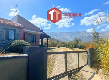 Casa · 130m² · 8 Ambientes · 3 Cocheras · Complejo Turistico