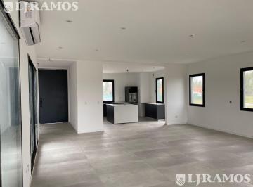 Casa · 175m² · 5 Ambientes · Hermosa Casa en Venta en 1 Planta con Piscina Excelentes Terminaciones Pg