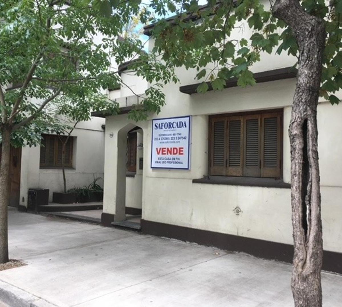 Casa tipo ph al frente en excelente ubicacion macrocentrica de la ciudad