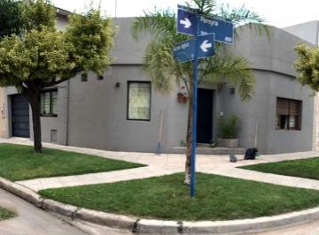 PH · 80m² · 3 Ambientes · 1 Cochera · PH en Venta en Ramos Mejia