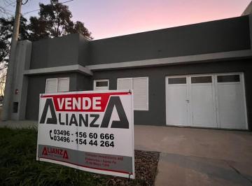 Casa · 85m² · 4 Ambientes · 1 Cochera · Casa a Estrenar en Esperanza