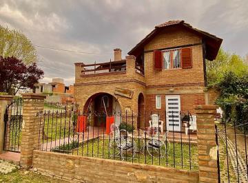 Casa · 180m² · 5 Dormitorios · Casa + 3 Departamentos en San Antonio de Arredondo, C/ Pileta.
