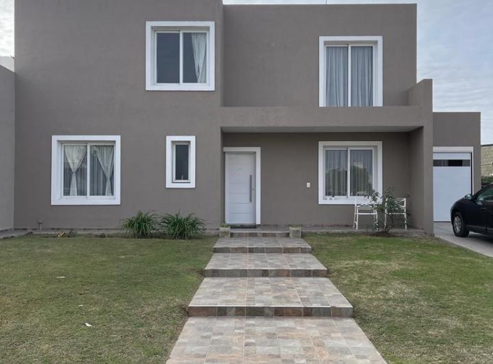 Casa · 271m² · 6 Ambientes