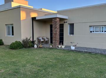 Casa de 4 ambientes, Berazategui · Fincas de Iraola II - Casa en Una Planta C/piscina